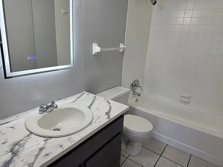 2526 S Oak Ave — Photo 14