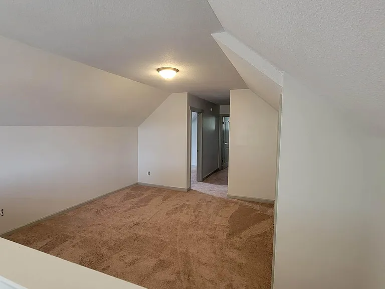 717 Huffman St — Photo 14