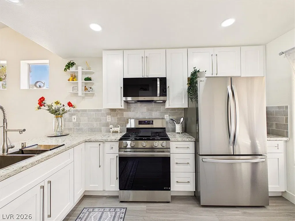 2 bed, 2.0 bath, 1220 sqft, $2,250 — Photo 1