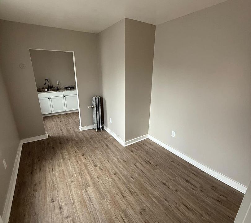 2nd image of 516 E Willow St APT B10