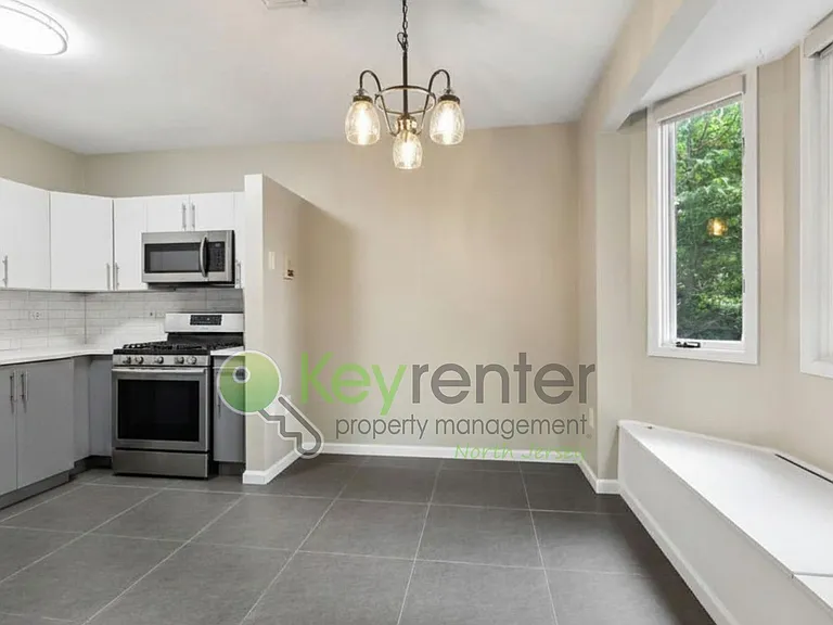 202 Saint Michaels Walk — Photo 8