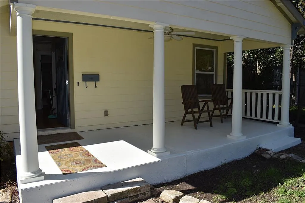 2 bed, 2.0 bath, 1270 sqft, $2,990 — Photo 3