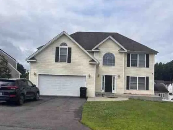 34 Hidden Pines Cir, Meriden, CT 06451