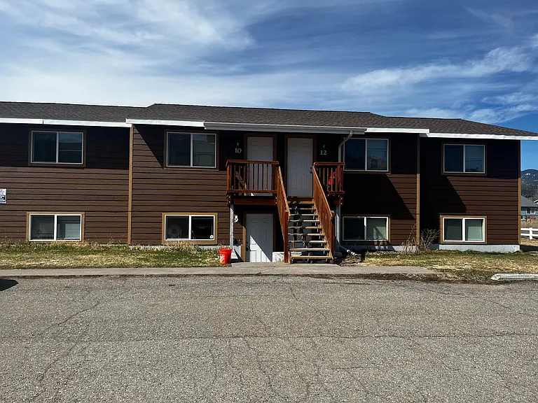5470 Farm Ln — Photo 10