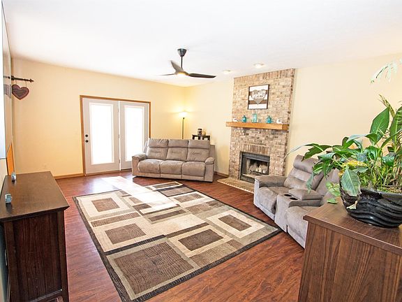 3rd image of 711 Bur Oak Ct W