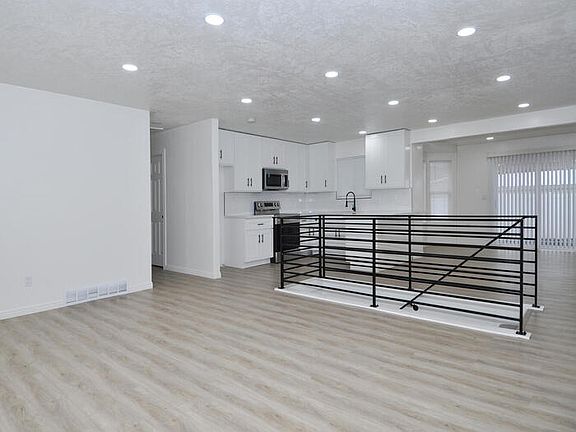 3rd image of 4045 S Decathlon St