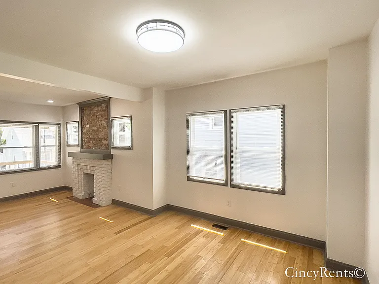 3335 Hewitt Crescent St — Photo 6