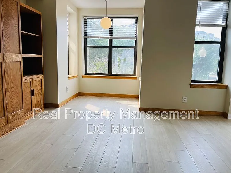 1 bed, 1.0 bath, 567 sqft, $2,350 — Photo 3