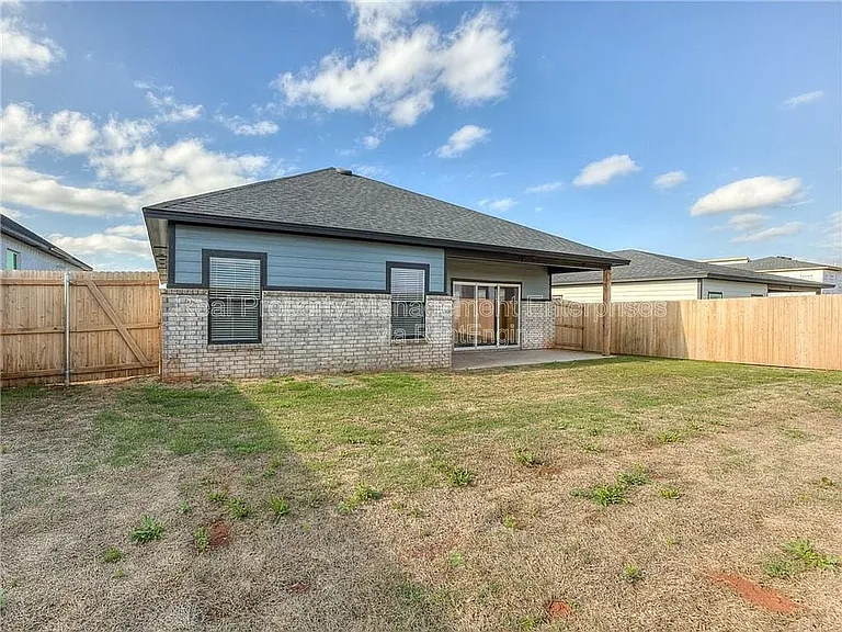 8104 NW 151st Cir — Photo 32