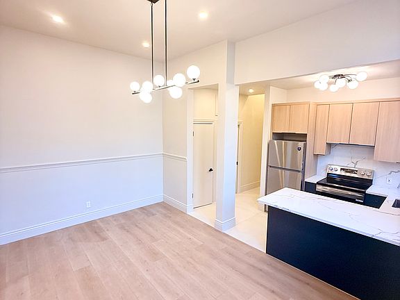 4th image of 2221 Pacific Ave #20