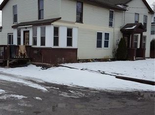 9272 Ridge Rd, Middleport, NY 14105