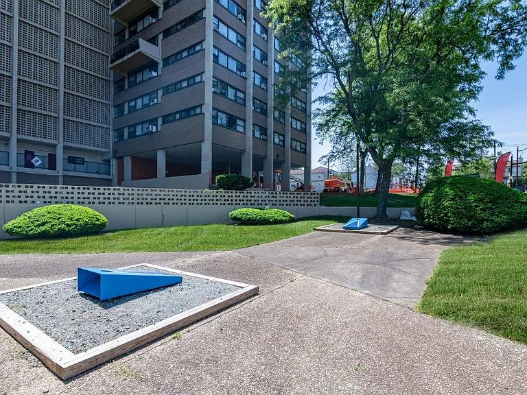 Riverside Towers Apartment Homes — Photo 22