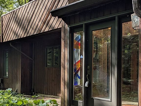 4th image of 7953 Spring Mill Rd