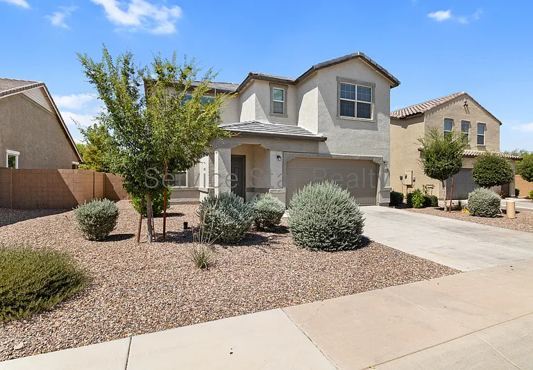 2402 E Alonso Dr — Photo 2
