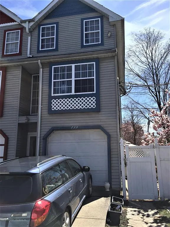 139 Mariners Ln photo 1