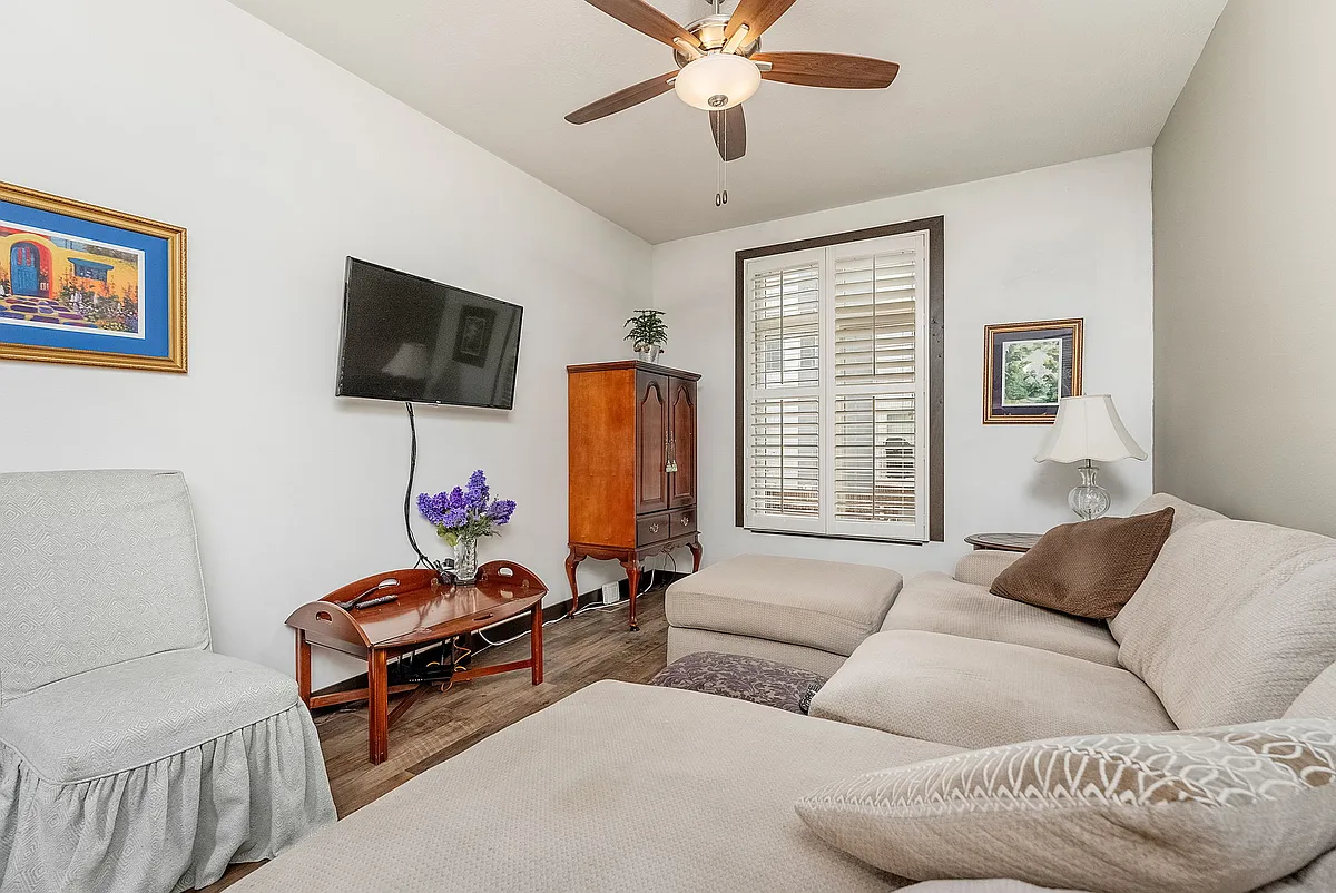 Building Photo - 226 E Residence Pl