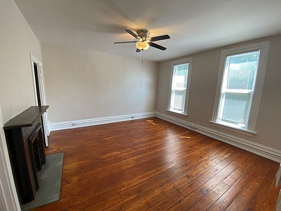 2nd image of 1445 Worthington St APT D
