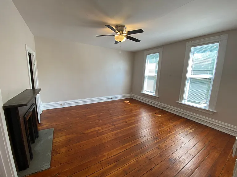 Worthington St 1445 HHR — Photo 2