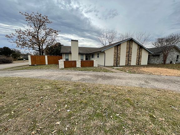 4th image of 1912 Eastfield Dr