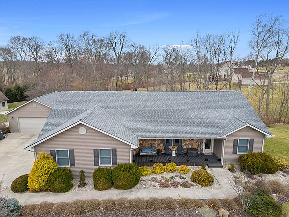 3rd image of 318 Hickory Way