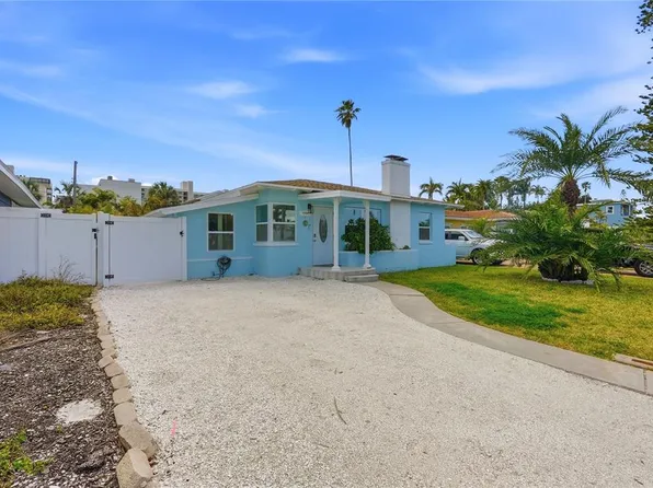 15424 2nd St E, Madeira Beach, FL 33708