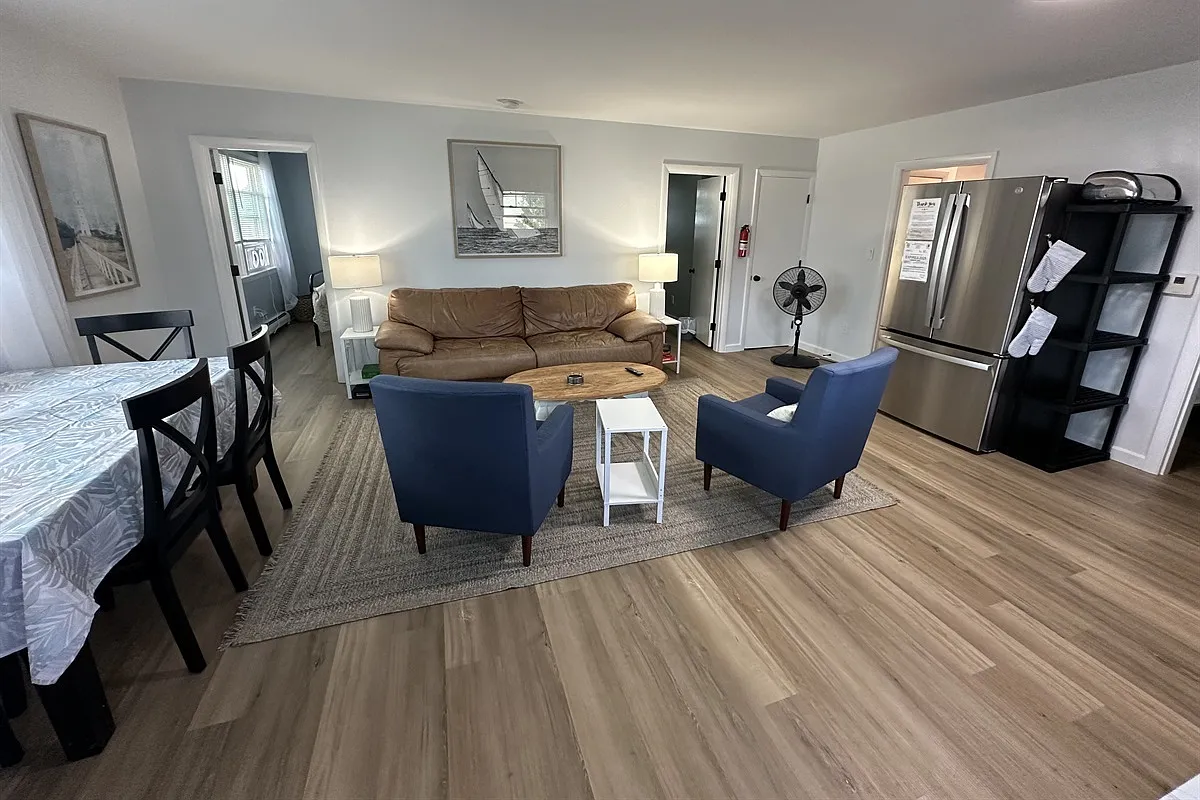 3 bed, 1000 sqft, $2,700 — Photo 2