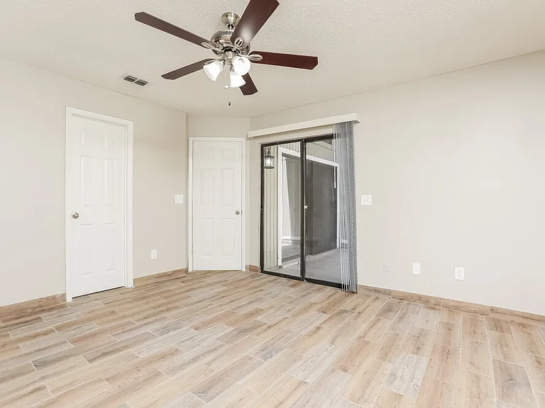 173 Lakeside Cir — Photo 9