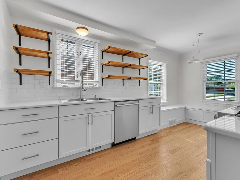 2711 Dorchester Rd — Photo 10