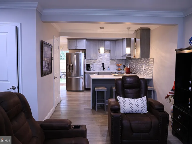 123 Cameron St — Photo 2