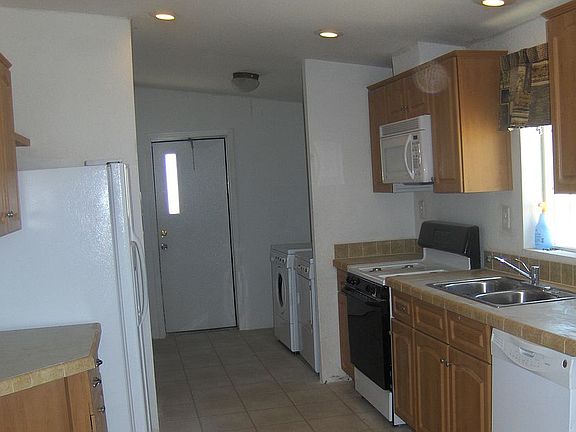 3rd image of 2328 Quemado Ave