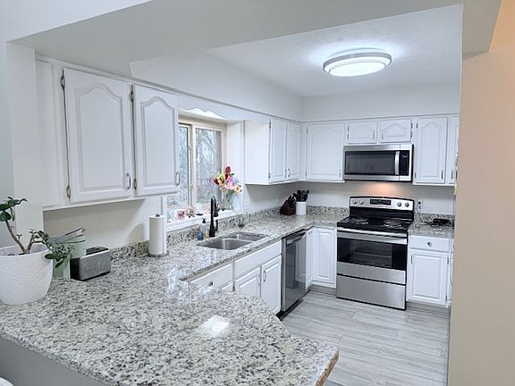 4th image of 94 Elia Cir #2