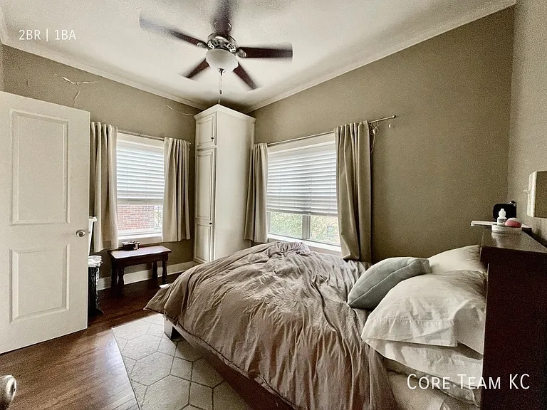 710 W 48th St #301 — Photo 8