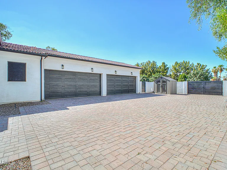 12424 E Victoria St — Photo 76