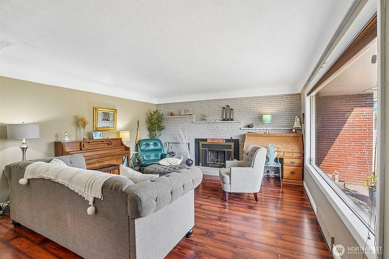 3rd image of 3206 NE 49th Street