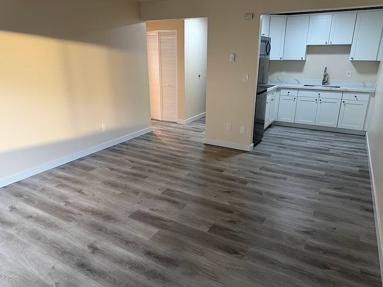 Maverick Apartments — Photo 15