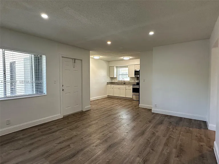 2401 NW 9th Ave #3 — Photo 1