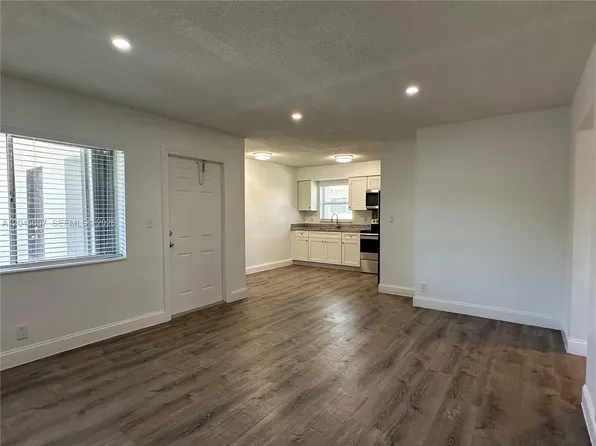 2401 NW 9th Ave APT 3, Wilton Manors, FL 33311