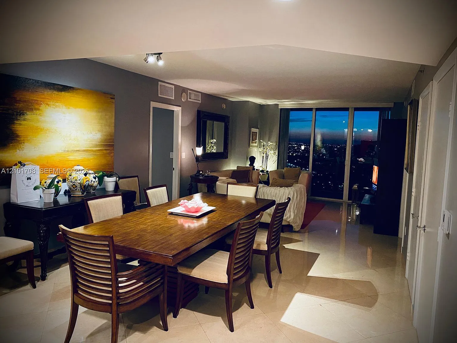 Beach Club Condo — Photo 2