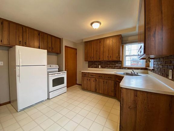 3rd image of 8221 Kenton Ave