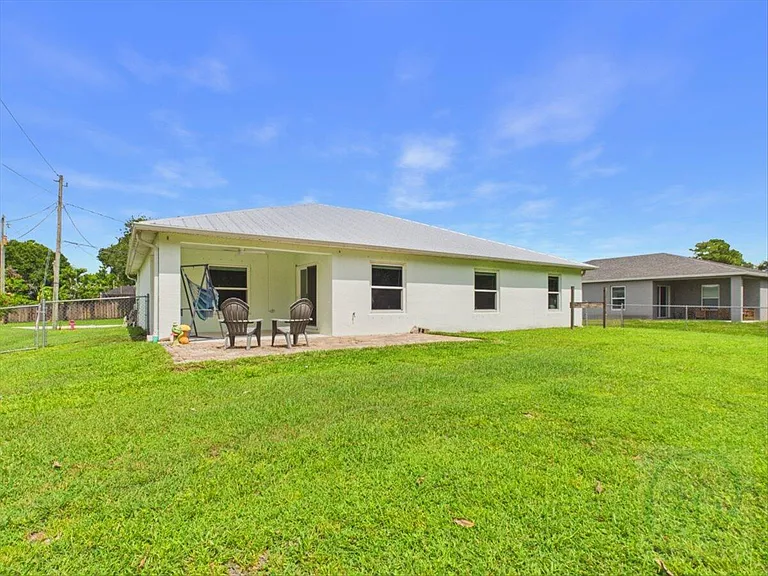 2265 SW Grosspoint St — Photo 21