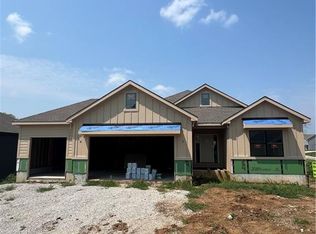 22902 S Ridgeview Dr, Peculiar, MO 64078