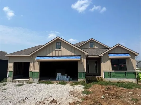 22902 S Ridgeview Dr, Peculiar, MO 64078