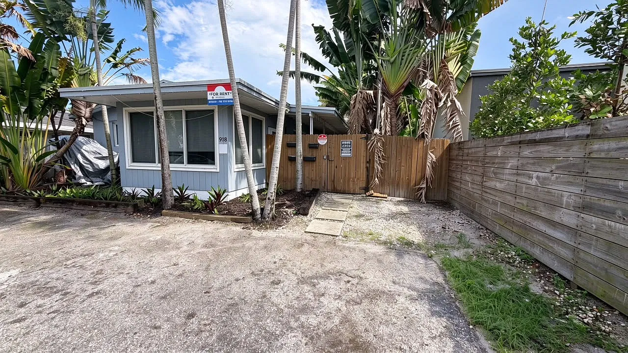 918 NE 17th Ter — Photo 1