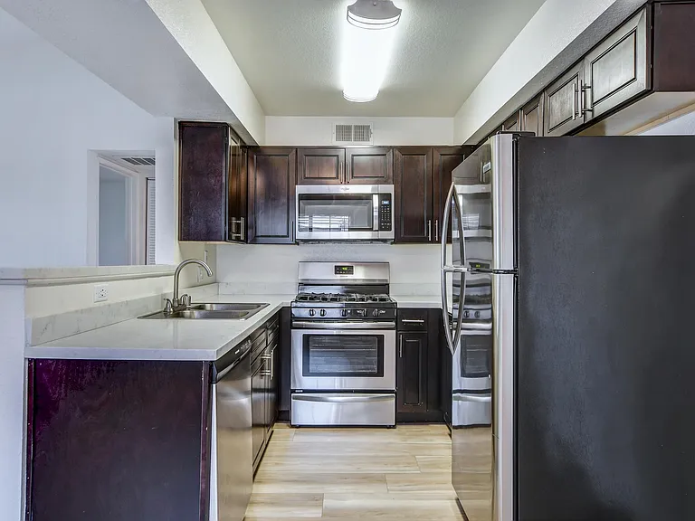 Legacy Pointe — Photo 28