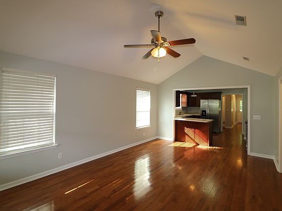 4th image of 211 Martin Rd