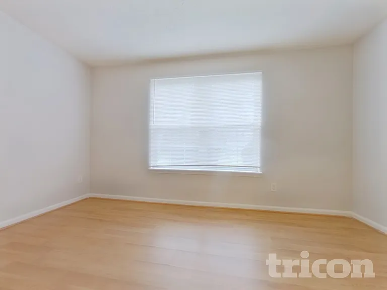 3020 Lake Park Ct — Photo 19