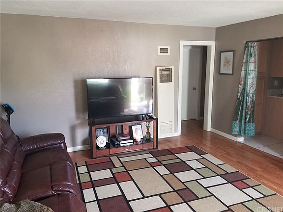 4th image of 1305 N Lake Ave