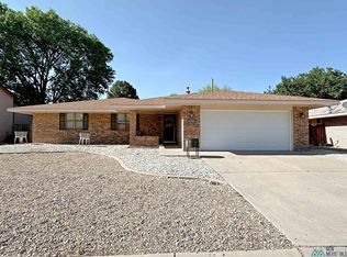 879 Agate Rd, Roswell, NM 88201