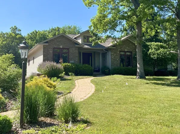 1130 Black Oak Trl, Deerfield, WI 53531