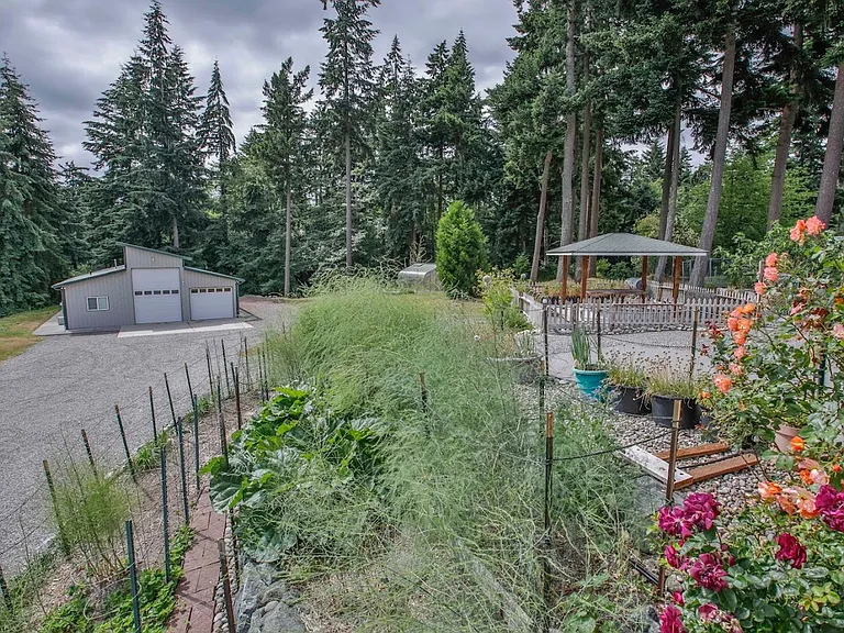 2385 Lake Forest Dr — Photo 39